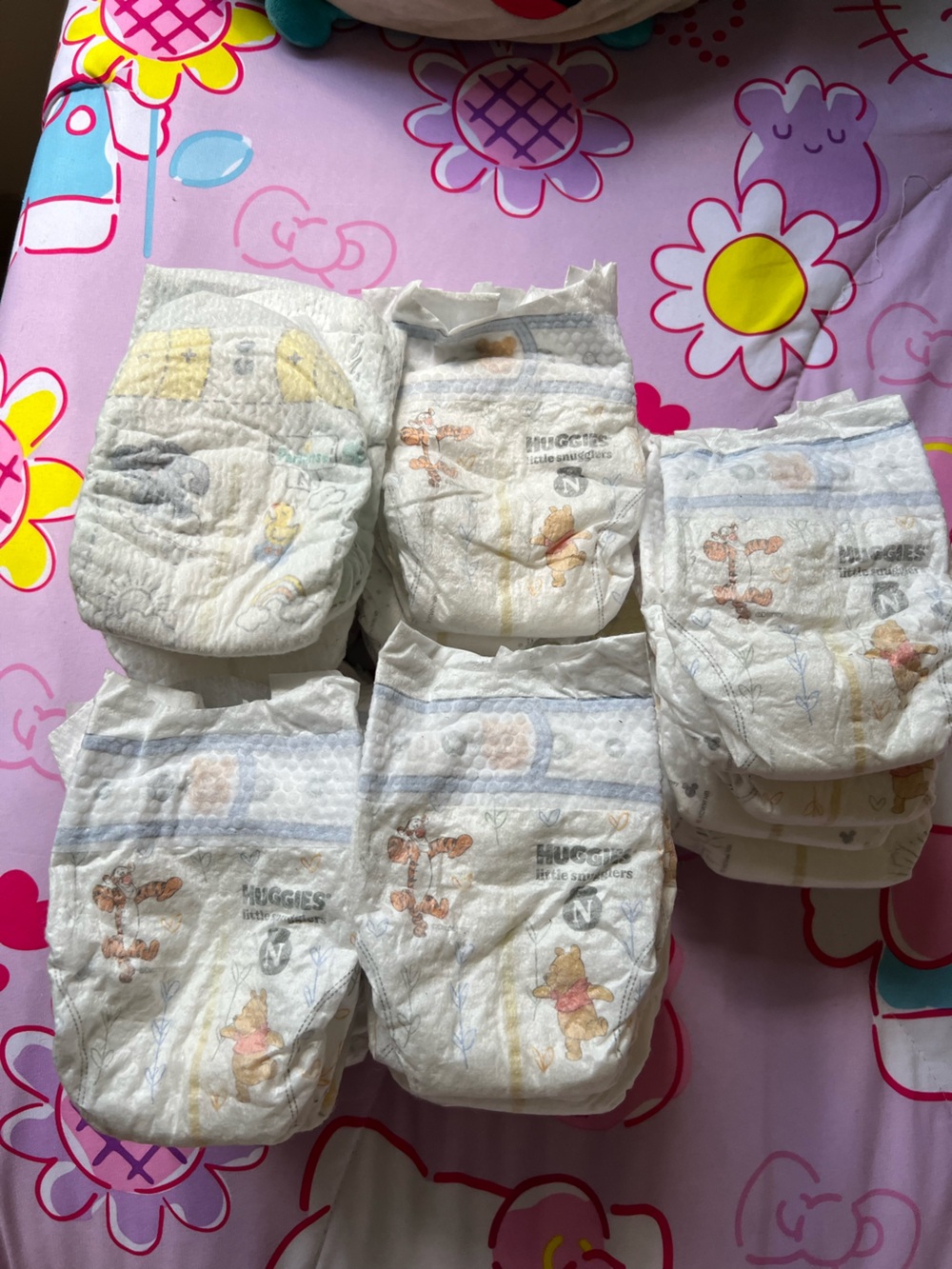 Huggies Baby Diapers newborn 31 count - White with Pastel Animal Prints